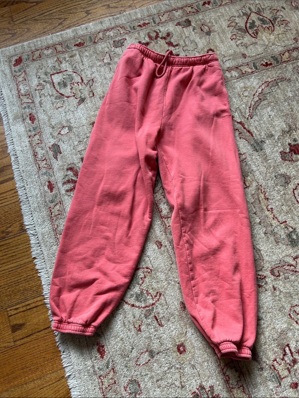 Aritzia Mega fit Cozy
Fleece Sweatpants in Coral